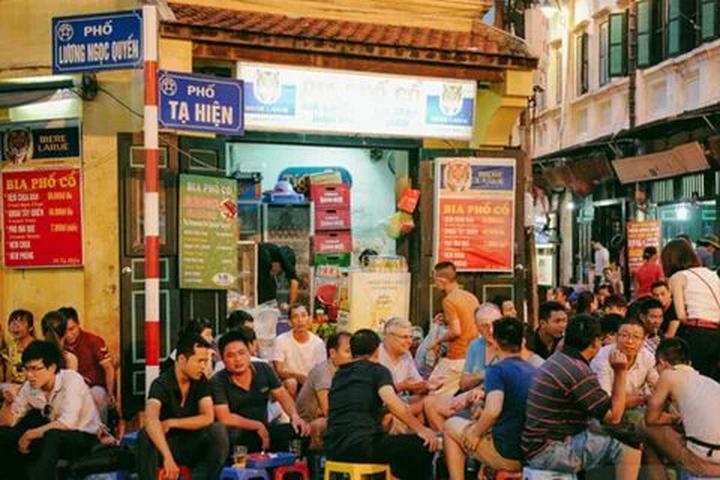 Nội dung: Trong một bóng mát trong mùa hè nóng bỏng, một cột mốc trong lịch sử nhạc