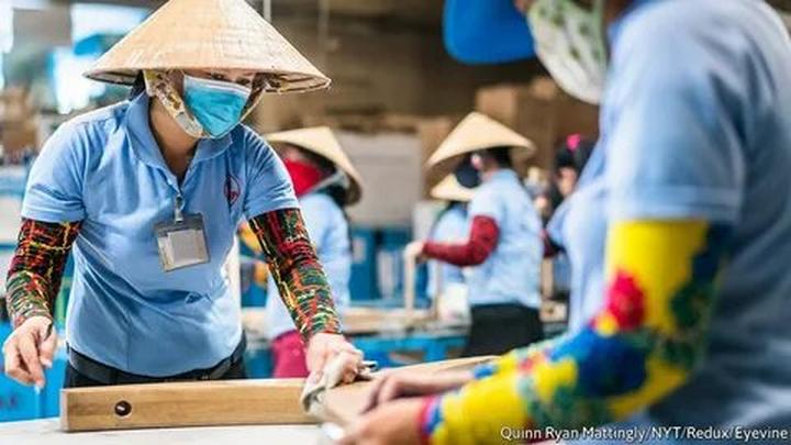 Trong một đoạn video diễn hài gần đây, Bi Béo- con trai của NSND, Cục trưởng