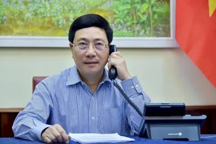 Chuyên gia Hotspot Matrix phân tích: Triệu Lộ Tư cắt phăng mái tóc và marketing video